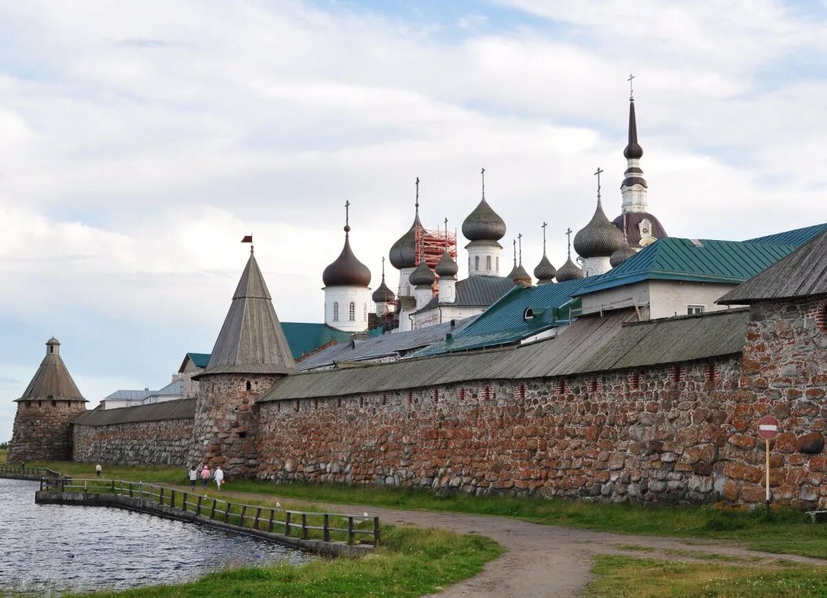 Святыни соловецкого. Спасо-Преображенский Соловецкий монастырь. Соловецкий ставропигиальный монастырь. Соловецкий мужской монастырь. Соловецкий монастырь Соловецкий.