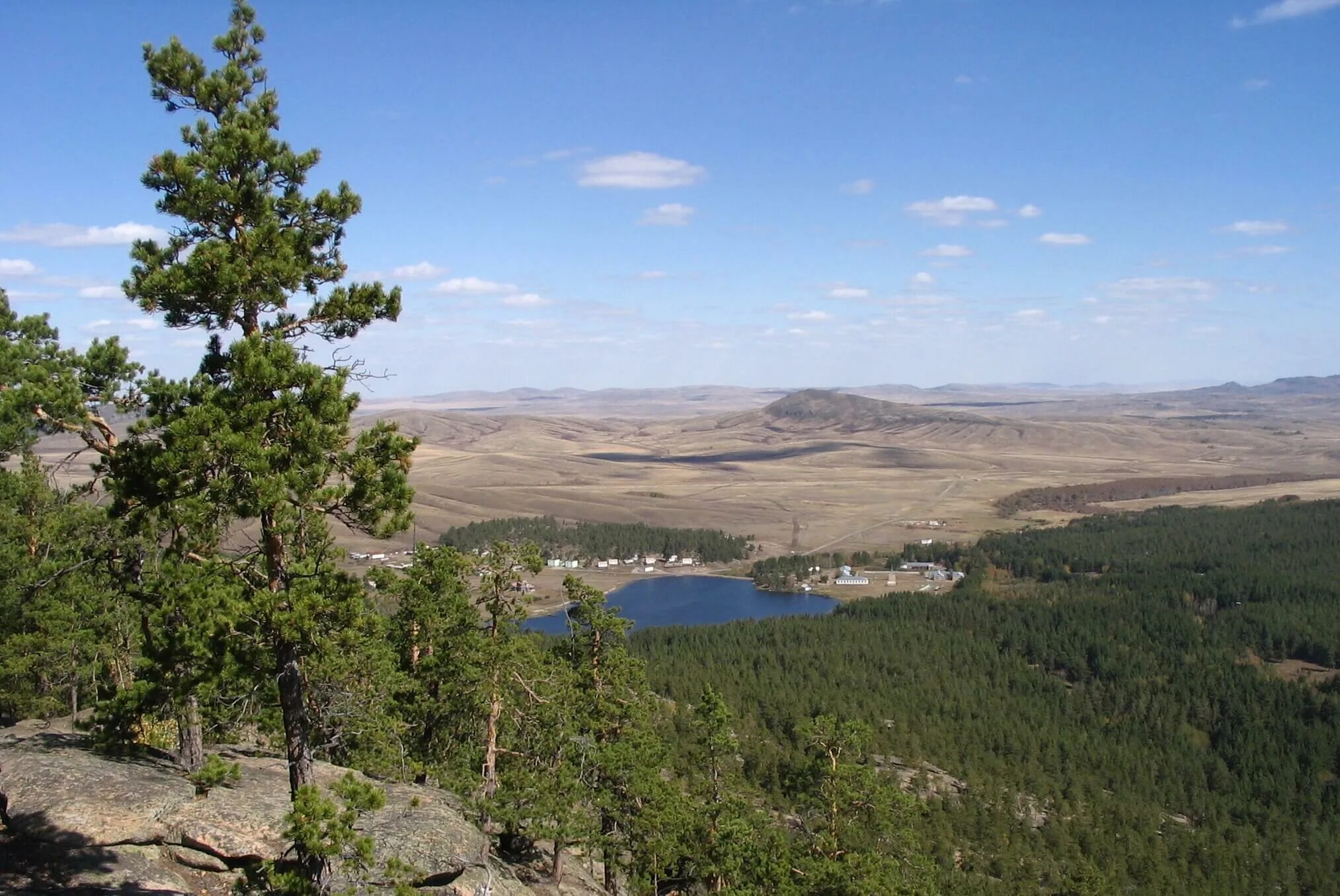 Природные рк. Национальный парк боровое казахстан. Заповедники казахстана климат. Ель тянь-шаньская киргизии. Природа казахстана озеро кольсай.
