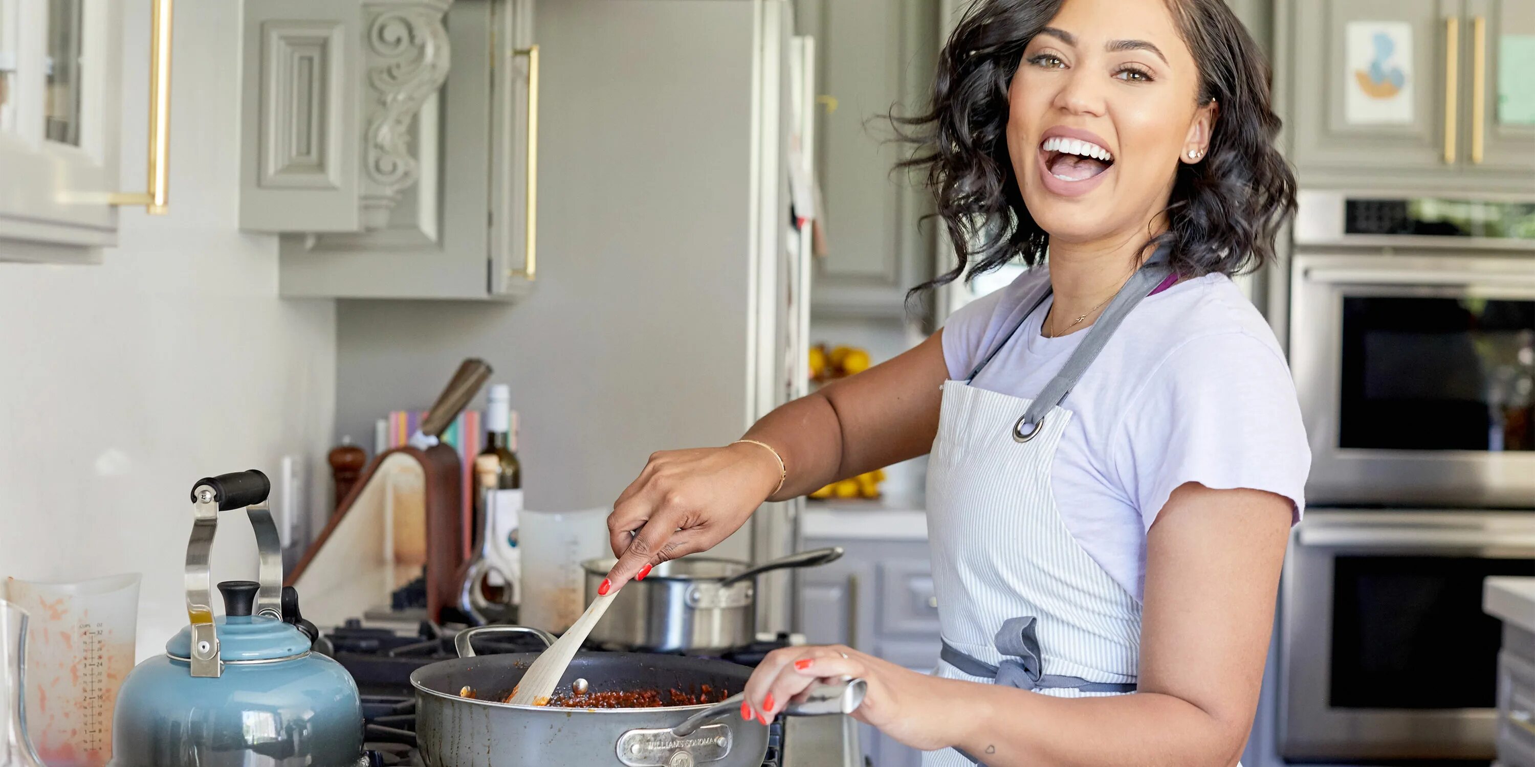 Cooking картинки. Женщина на кухне. To cook картинка для детей на прозрачном фоне. Готовить клипарт. Can't cook.