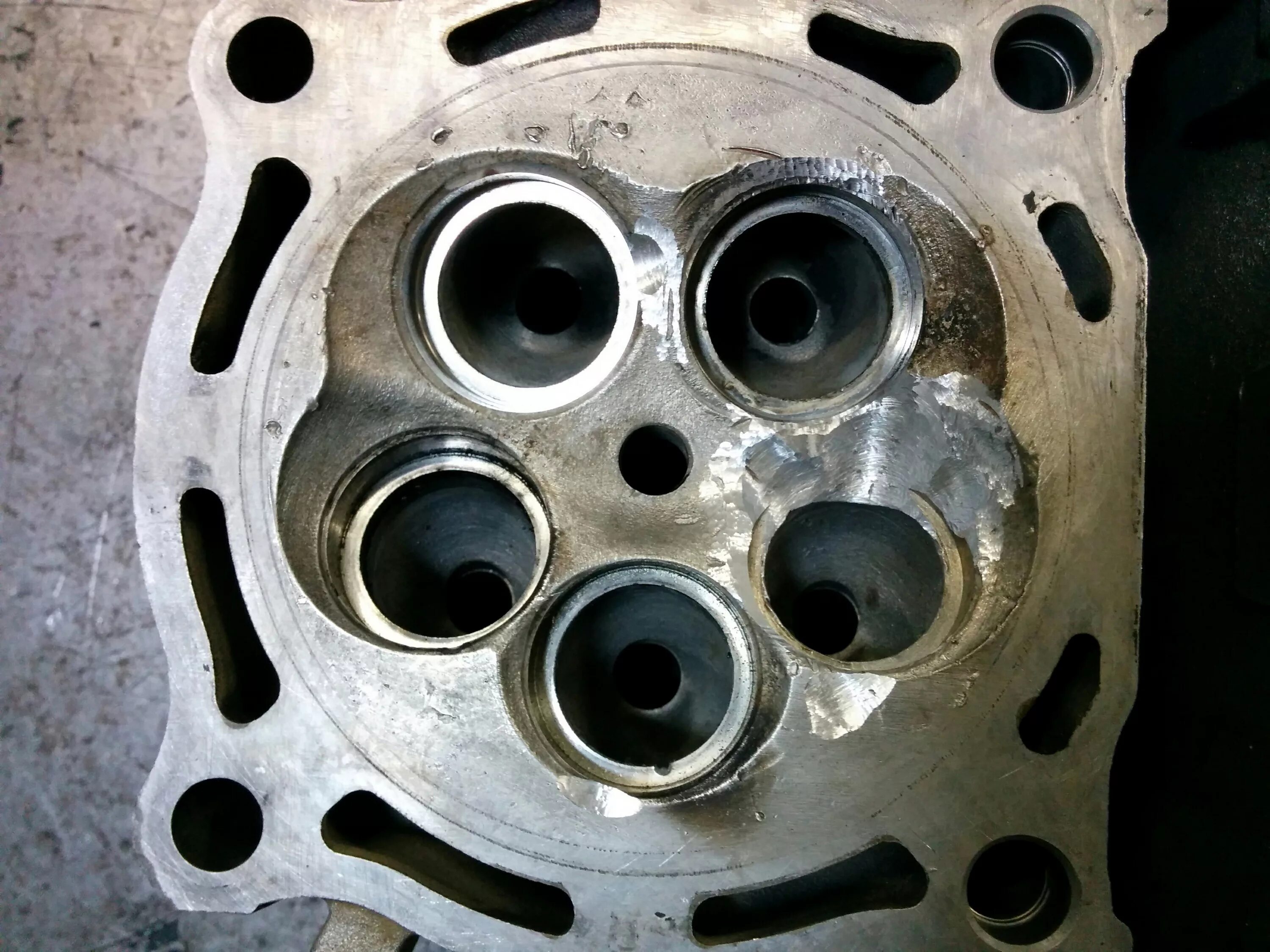 шлифовка головки гбц нива. шлифовка гбц suzuki bandit 400. направляющие втулки головки ваз 2101. восстановление головки. 7.