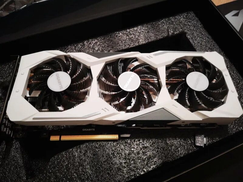Geforce rtx 2070 gaming oc. Видеокарта gigabyte geforce rtx 2070. видеокарта гигабайт rtx 2070. gigabyte rtx 2070 oc white. rtx 2070 white.