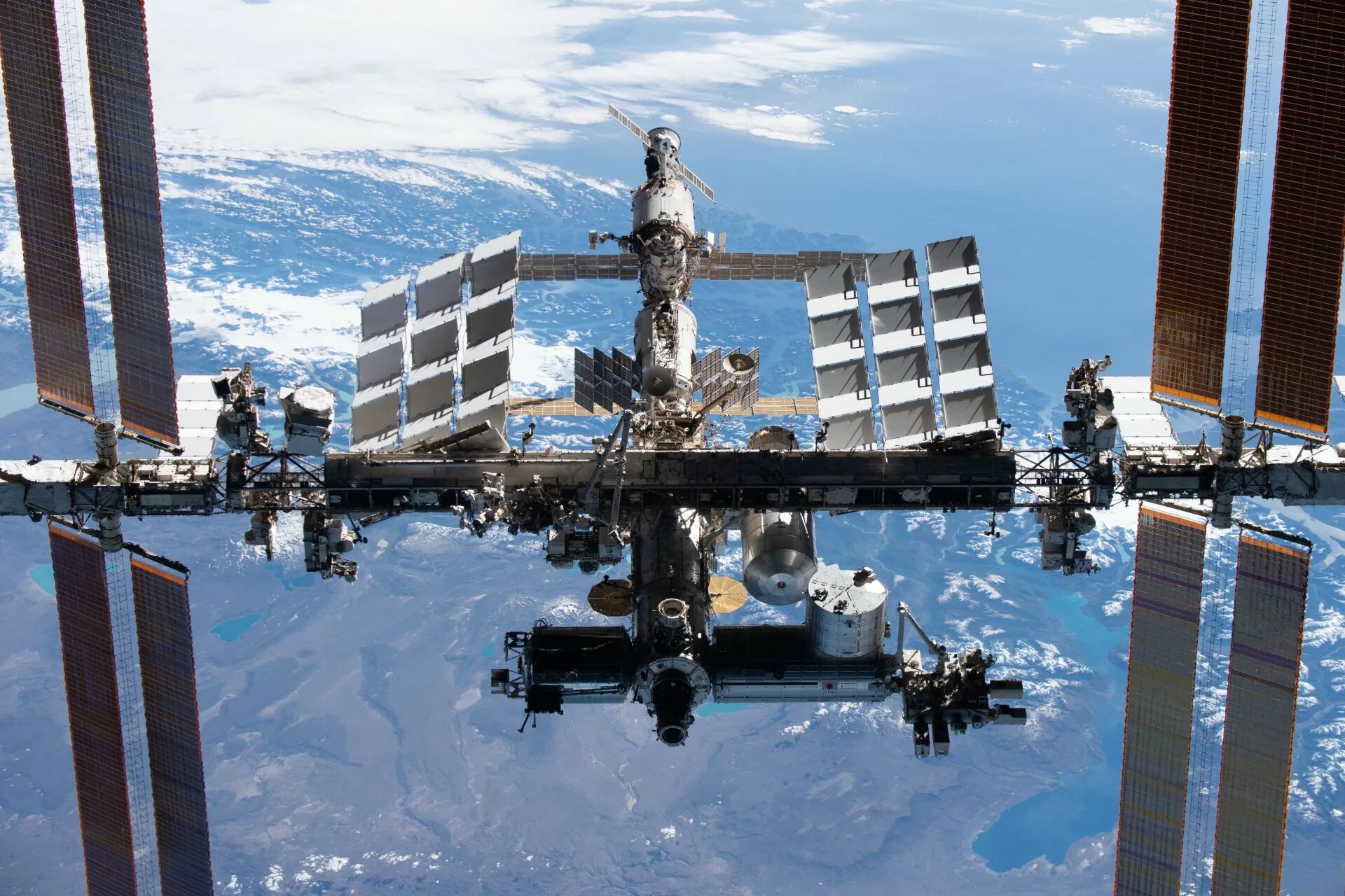 Какая космическая станция сейчас работает. Международная Космическая станция МКС. МКС станция 2021. Станция МКС 2022. МКС 2009.
