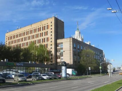 Дом со сквером