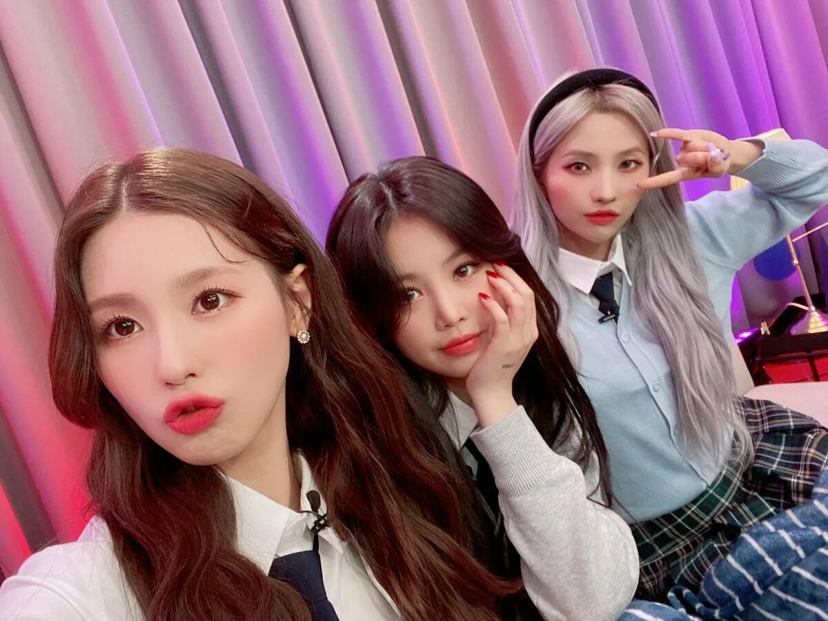 Супер леди айдл 1 час. Gidle юци. юци из джи айдл. минни gidle. gidle hwaa.