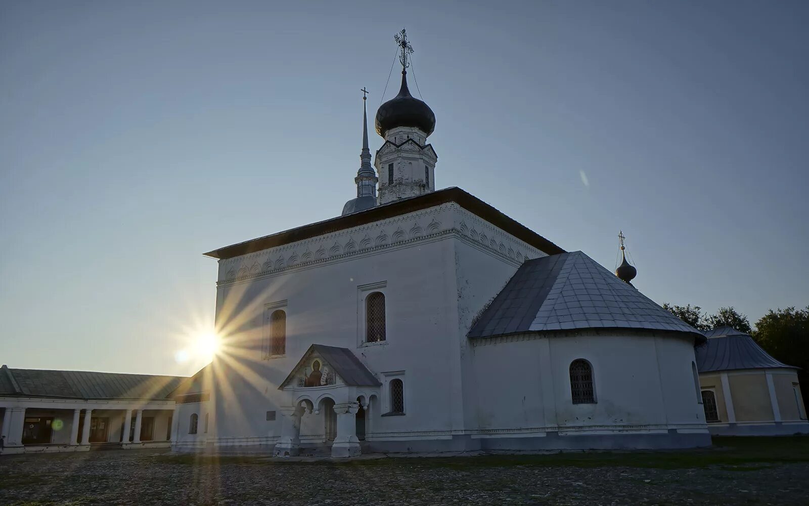 Воскресная площадь. Воскресенская Церковь Суздаль. Воскресенская Церковь на торгу Суздаль. Воскресенская Церковь Суздаль фото. Кресто Никольская Церковь Суздаль фото.