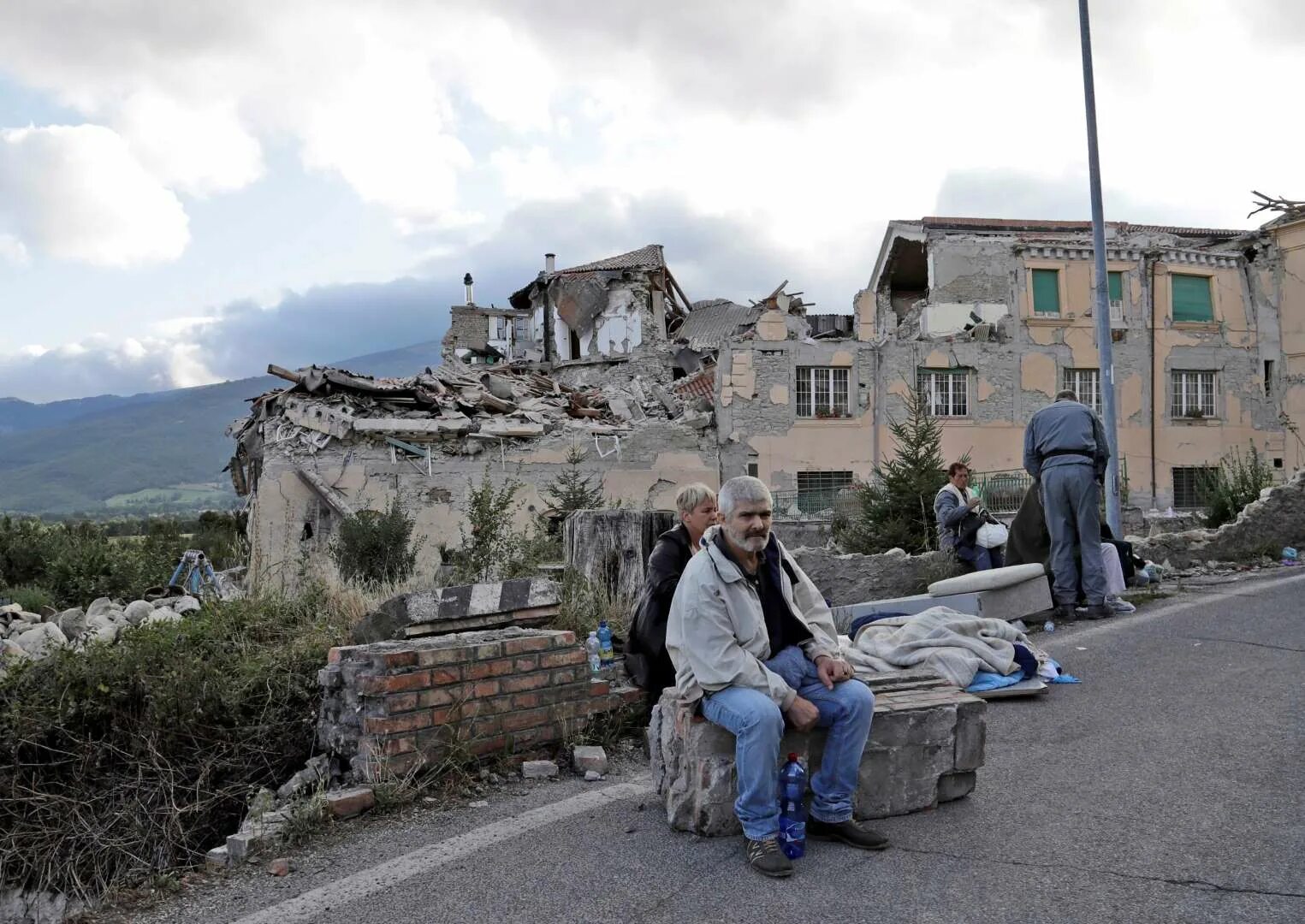 Крако Италия до землетрясения. Крако Италия. Крако Италия до разрушения. Землетрясение 1963 года в Крако Италия.