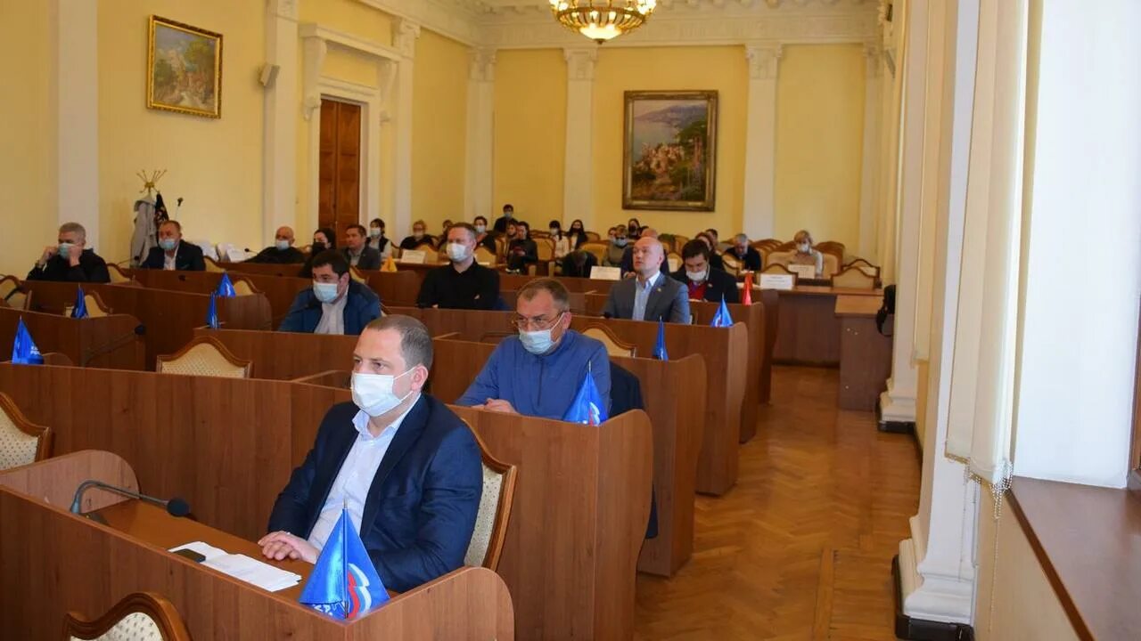 Сайт суда ялты. Ялтинский городской совет. Ялтинский городской суд. Городской суд г. Ялты.