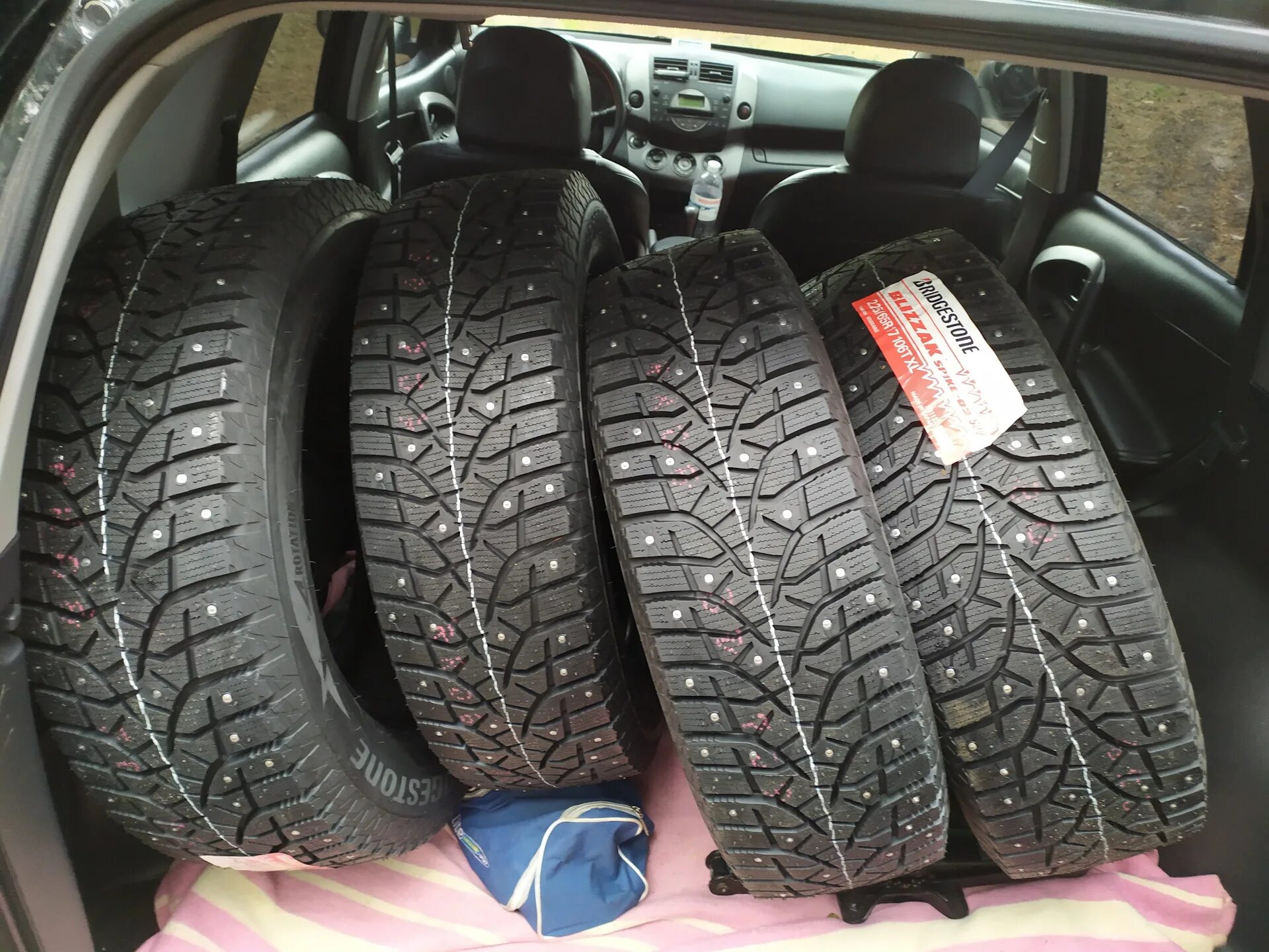 Бриджстоун Спайк 02. Bridgestone Blizzak Spike-02. Bridgestone Blizzak Spike-02 SUV. Bridgestone Blizzak Spike-02 SUV 225 60 17. Шипованные шины 225 60 купить