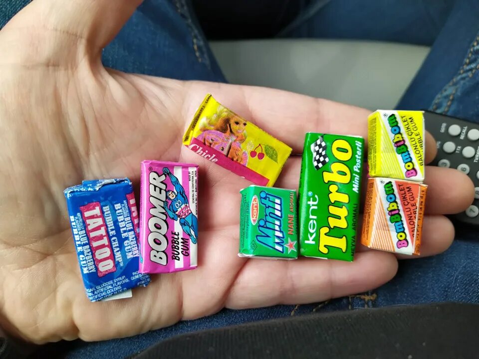 Дай две жвачки. Жвачки 90. жвачки из 90-х. жевательные резинки 90-х. жвачка 90е.