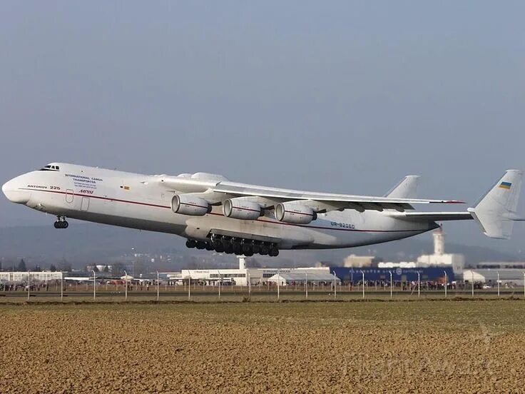 Ан-225 мрия. Самолет мрия сравнение. Ан-225 мрия взлет. Antonov 225. Ан 124 и ан 225.
