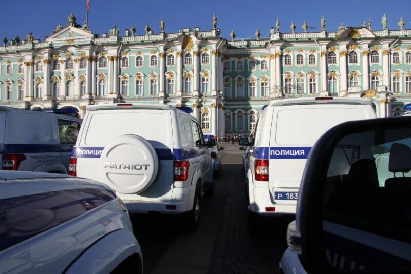 Автопарков петербурга. Полиция Санкт-Петербурга. Полиция Санкт-Петербурга машины. Машина полиции СПБ.