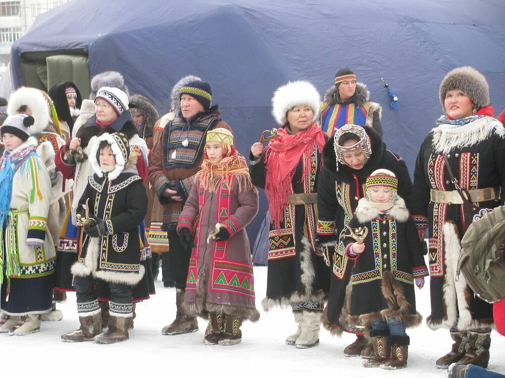 Народы красноярск края. Красноярский край Эвенкия Таймыр. Таймырский ансамбль Хейро. Эвенкия Красноярский край народы. Поселок тура эвенкийского района Красноярского края.