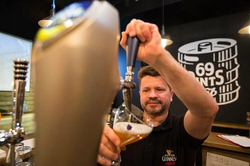 13 пинт. 69 пинт бар. крафт бар 69 pints, москва, тверская улица. 69 пинт бар чистые пруды.