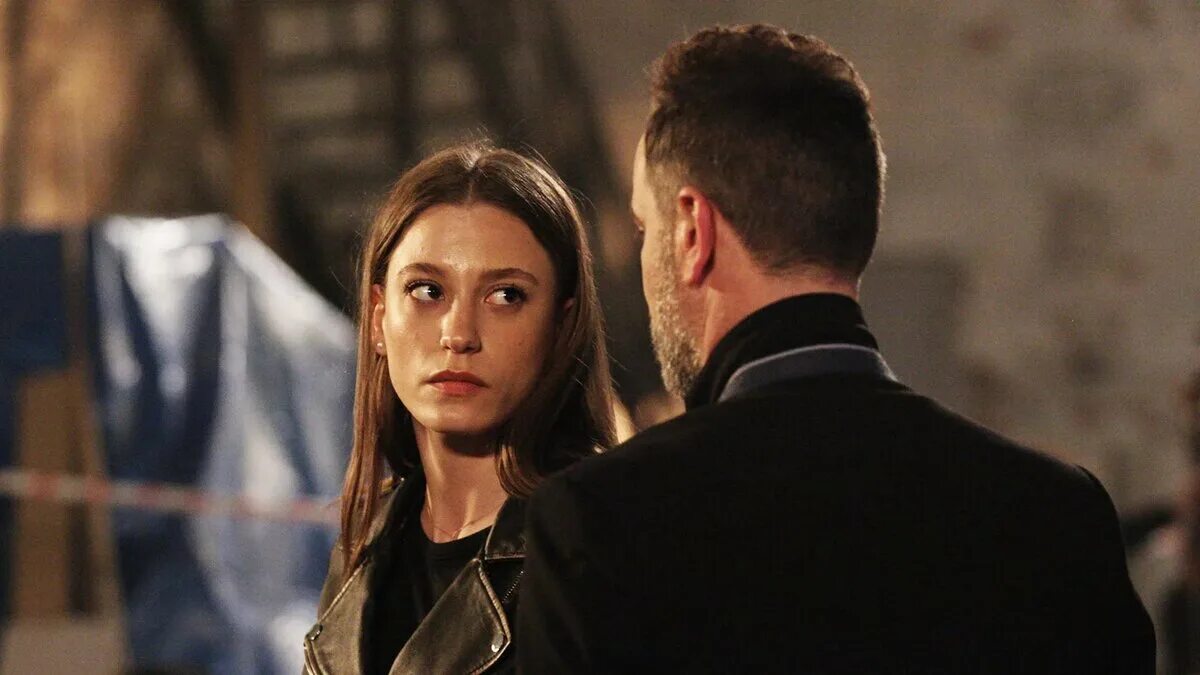 Фи чи пи турецкий. Серенай сарыкая в сериале фи чи пи. Фи, чи, пи сериал 2017–2018. Серенай сарыкая и озан гювен. Фи турецкий сериал на русском.