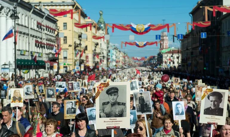 Бессмертный полк на улицах страны вновь. Бессмертный полк СПБ 2022. Шествие Бессмертного полка 2022 в Санкт-Петербурге. Бессмертный полк СПБ шествие.