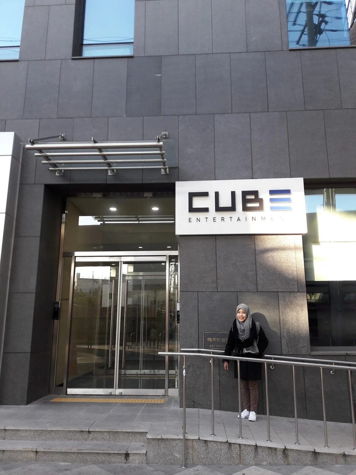 Джина cube entertainment. Cube entertainment подать заявку. Cube entertainment подать заявку. Заявка cube entertainment. Cube компания корея.