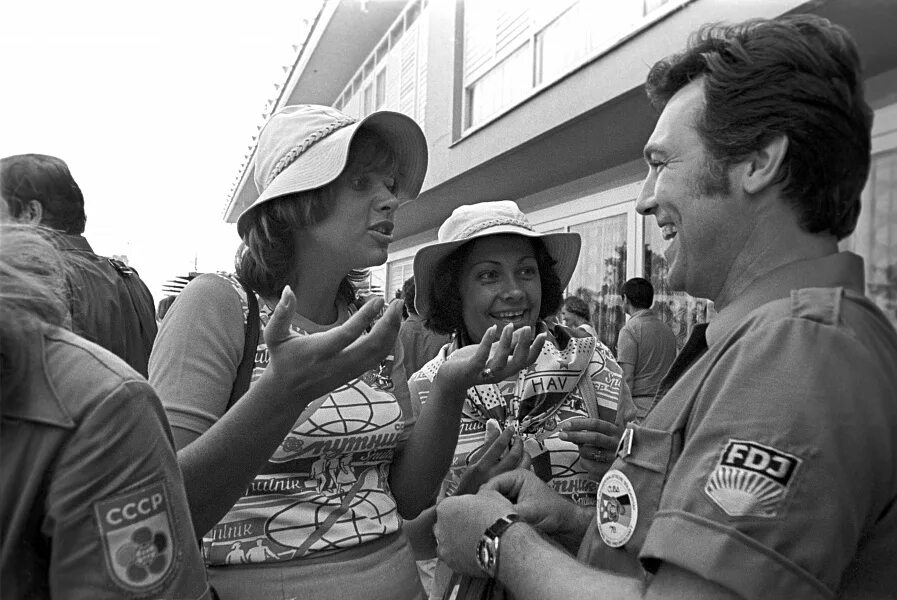 Xix всемирный фестиваль молодёжи и студентов. Фестиваль молодёжи прага 1947. Vi международный фестиваль молодежи и студентов в москве 1957г. 1957 год международный фестиваль молодежи в москве. Всемирный фестиваль молодежи 1947.