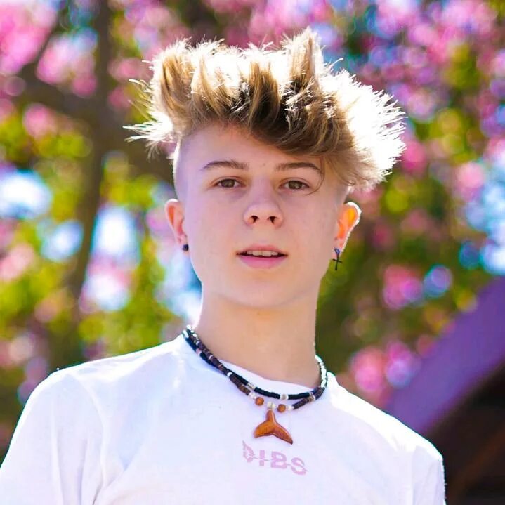 Хайп хаус tik tok. Мод на американский тик ток. Мод на американский тик ток. Тикток логотип. Самая красивая девушка в тикто.