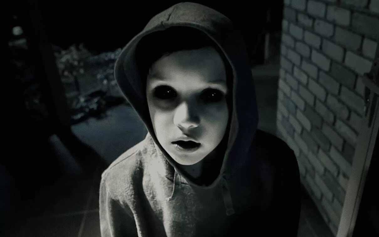 Глаза в темноте. Страшные обои на рабочий стол. Черные глаза ужас. Horror eye на черном фоне. Черные глаза ужас.