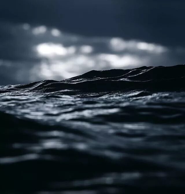 Есть черный океан. Темное море. Темный океан. Темные волны. Темное море Эстетика.