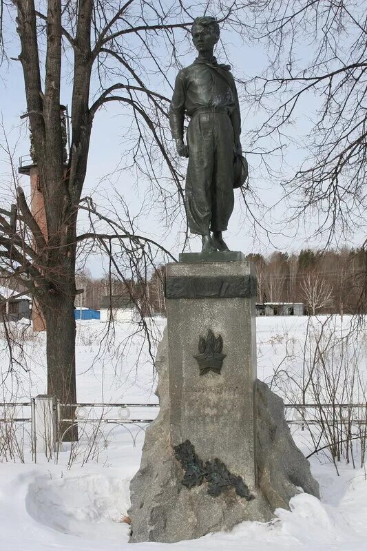 Памятник Павлика Морозова Герасимовка. Павлик Морозов памятник в Герасимовке. Памятник Павлику Морозову Тавда. Памятник Павлику Морозову (в центре села)..