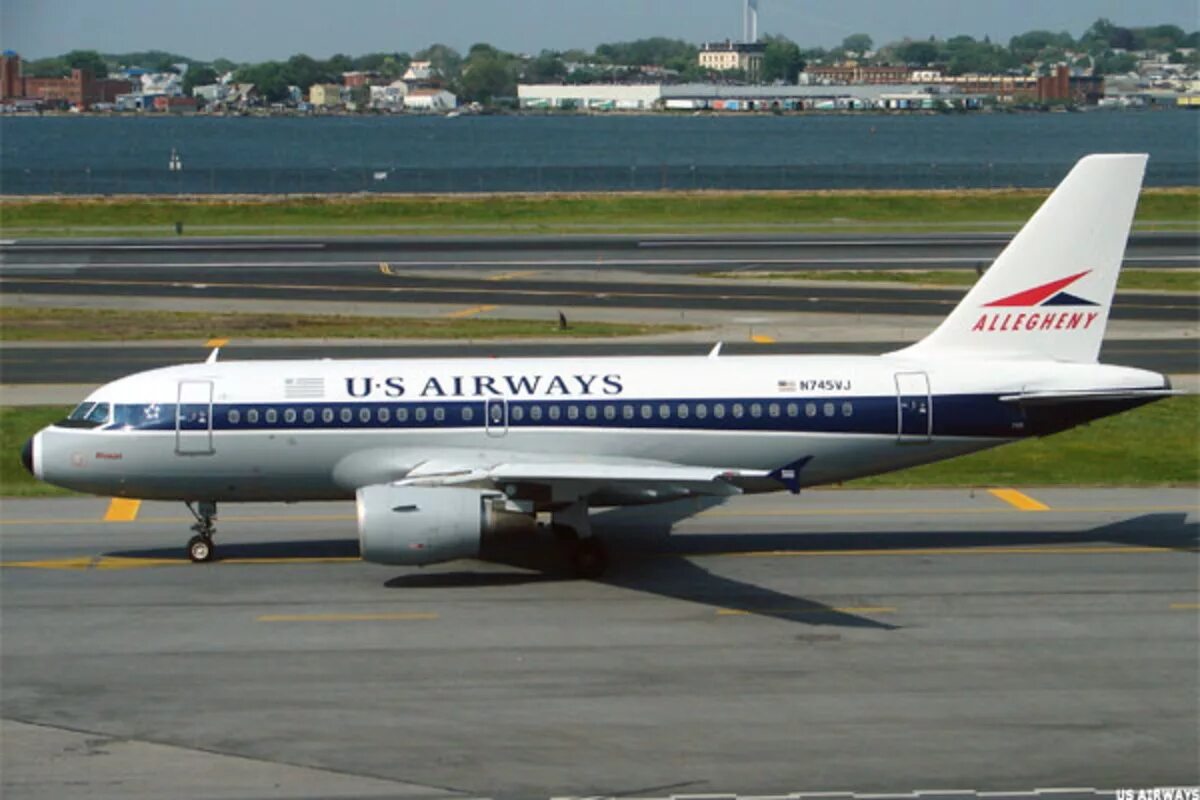 Us airways. Авиакомпания us Airways. United Airlines a319. Airbus American Airlines. Airbus a320 American Airlines без краски.