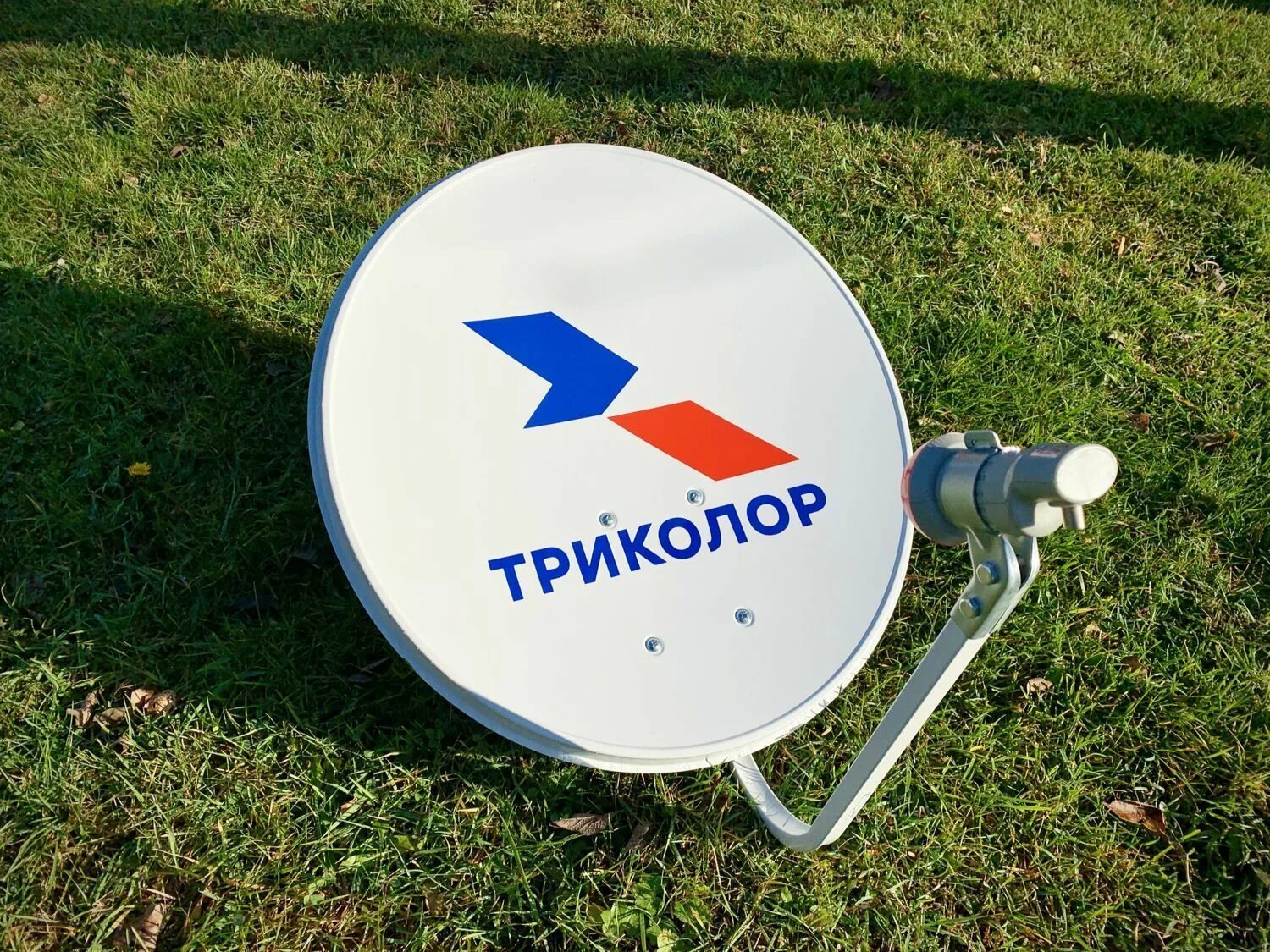 Ресивер антенны триколор. Спутниковая тарелка триколор тв. спутниковая антенна триколор. антенна триколор тв. телевизионная тарелка, триколор.
