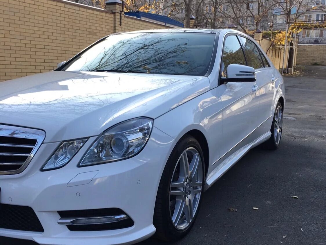 Мерседес е200 2012. Мерседес е200 w212 2012. Mercedes e class 2012 белый. Мерседес е200 2012 белый.