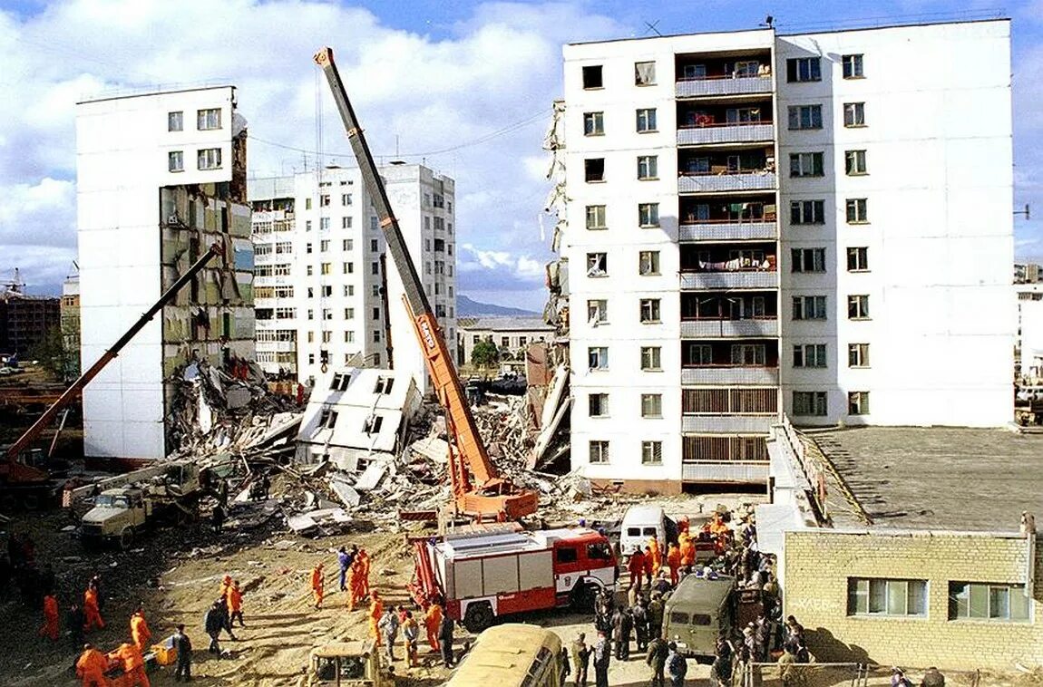 2002 год каспийск. Взрыв дома в каспийске 1996. 16 ноября теракт в каспийске. теракт в каспийске 1996 взрыв дома. 16 ноября 1996 года теракт каспийск.