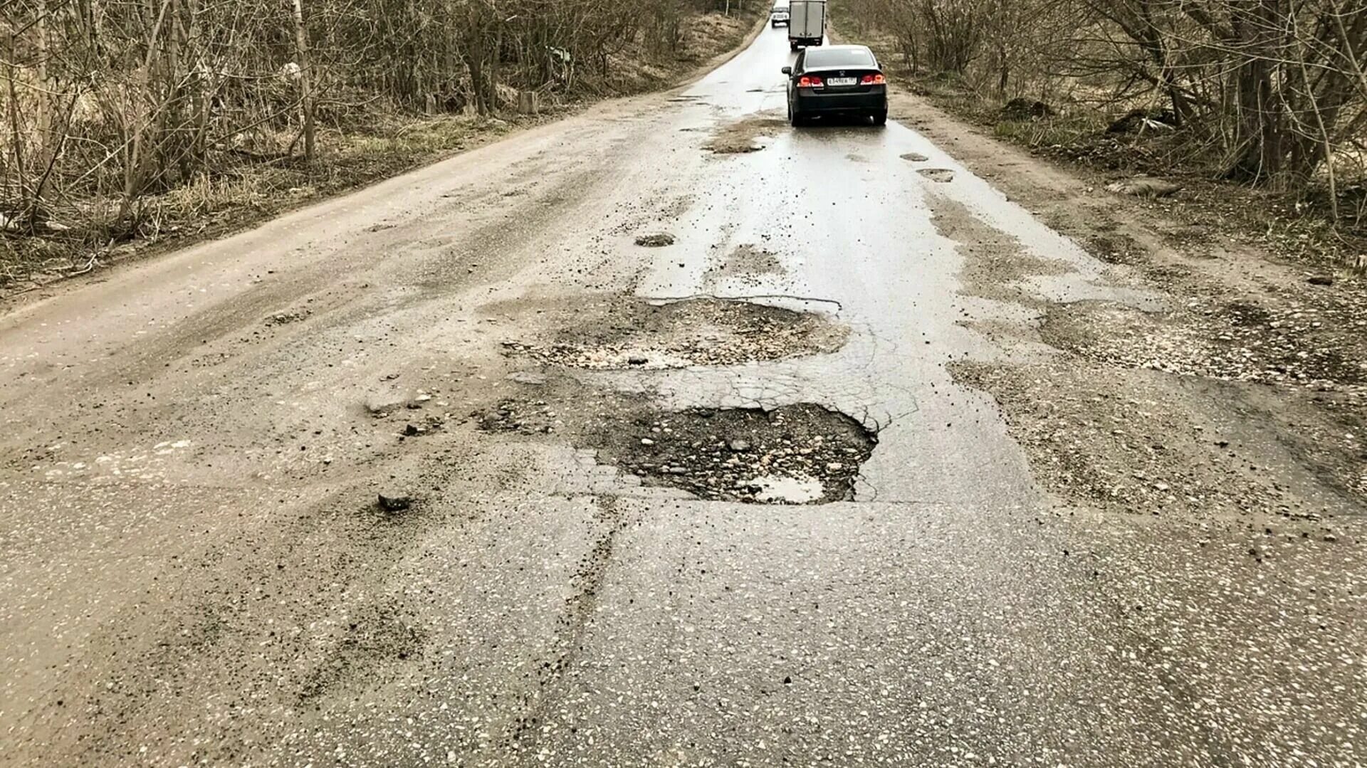 Российские дороги. Плохая дорога. Ямы на дорогах. Разбитые дороги.