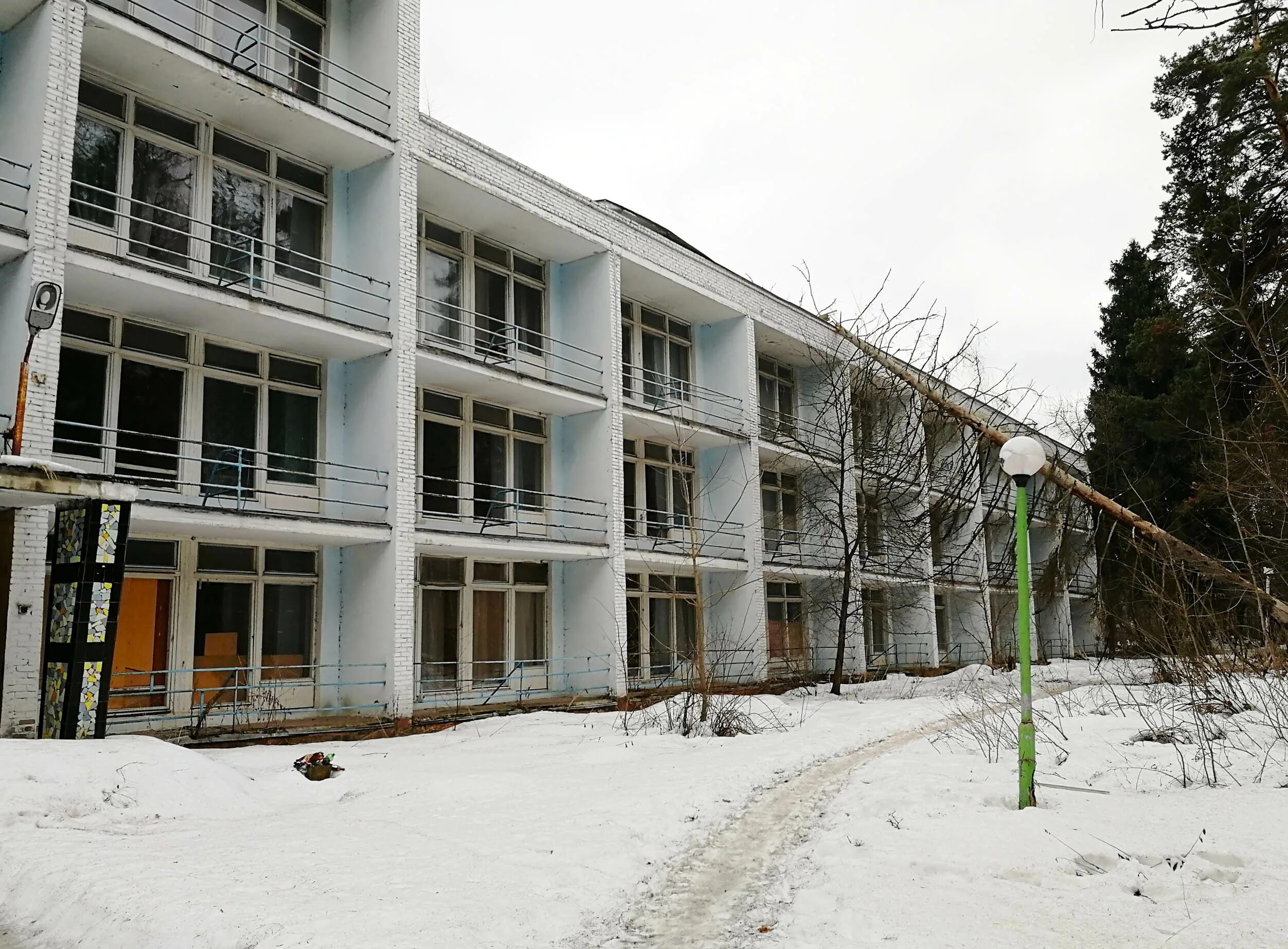 Санаторий удельная подмосковье. Заброшенный санаторий раменское. Профилакторий раменское. Санаторий раменское. Центросоюз санаторий удельная.
