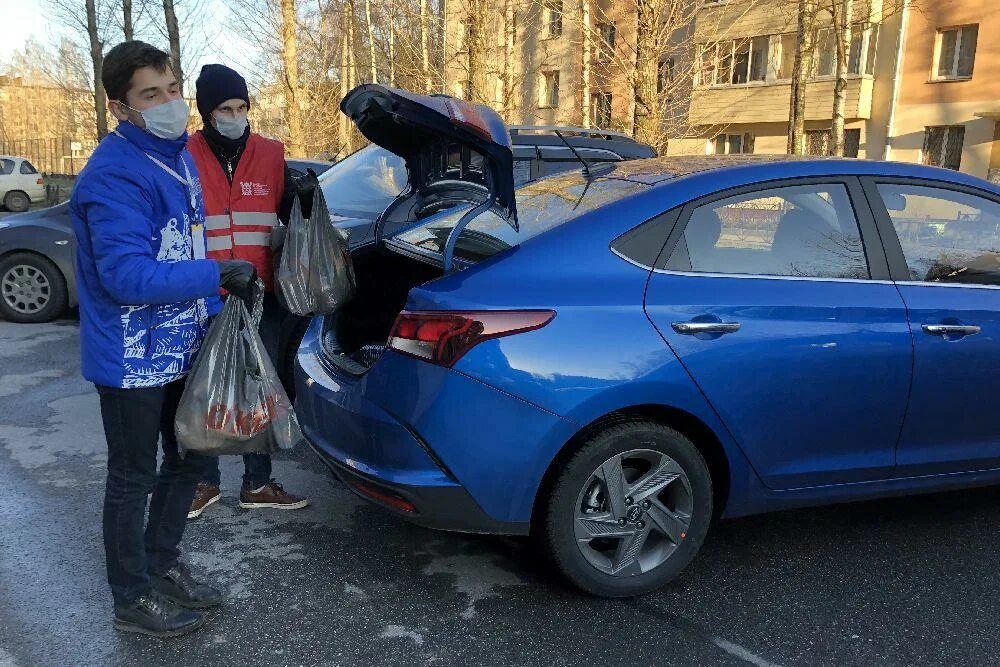 Машина волонтера. Волонтер на машине. Авто волонтерство. Авто Доброволец. Добровольцы с машинами.