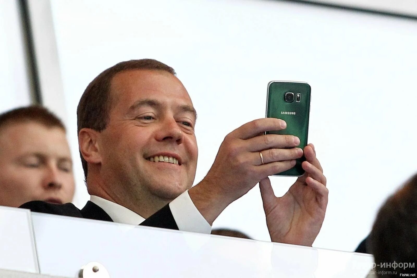 Включи новый айфончик. Стив Джобс iphone Медведев.