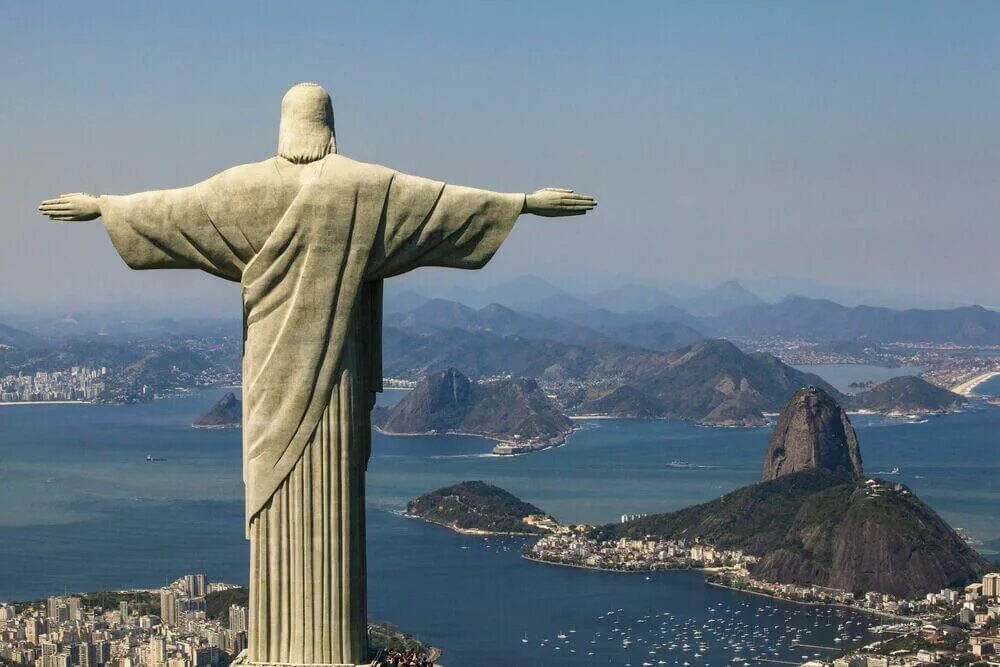 Статуя искупителя. Христос Искупитель Рио де Жанейро. Статуя Иисуса Христа в Бразилии. Статуя Христа-Искупителя Бразилия. Христос-Искупитель Рио-де-Жанейро, Бразилия.