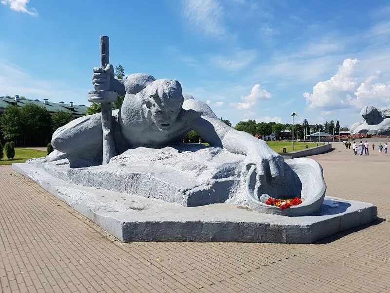 Минск памятники. Памятник Брест известный. Монумент в Минске. Современные памятники в Минске. Брест киев