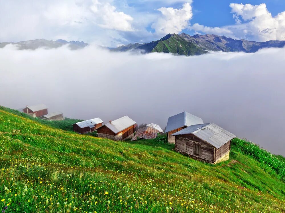 Деревни в турции в горах. Линзовые облака в якутии. Райская природа. Треугольники в природе. Бирюзовая природа.