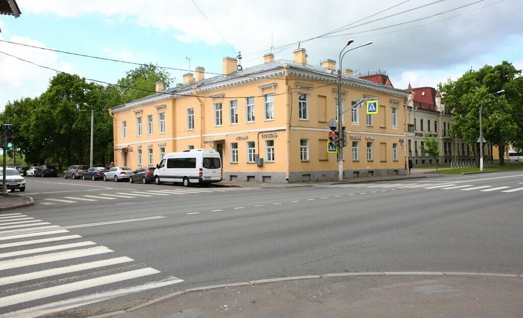 Петергоф санкт петербургский проспект. Ресторан трувель петергоф. санкт-петербургский проспект 56 петергоф. петергоф санкт петербургский проспект 41. петергоф красный проспект.