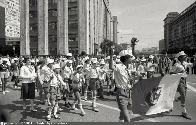 Чарджоу школа выпуск 1992 год. Июня 1977. Пионерский парад на красной площади 1967. Июня 1977. Июня 1977.