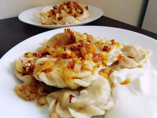 Вареники с капустой и мясом. Подача вареников с капустой. Вареники с капустой квашеной и фаршем. Вареники с капустой свежей. Вареники с капустой.