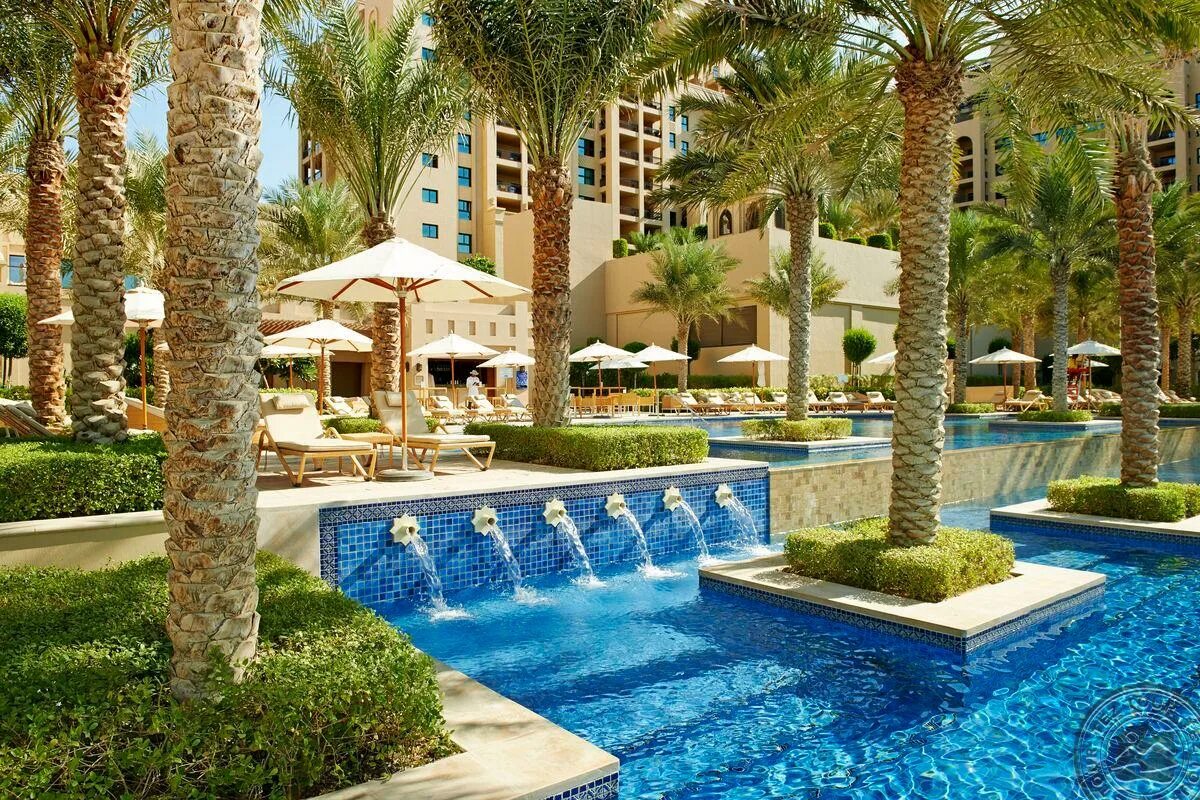Novotel dubai al barsha. Royal beach hotel resort fujairah 4 фуджейра. Novotel ibis дубай. Гостиница в дубай raffles. Файрмонт отель дубай.