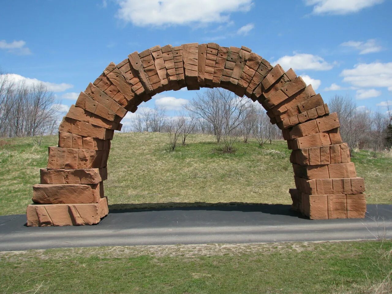 Арка н. Арка аргентариев. Коломенский парк арка кирпичная. Полукруглая арка. Арка из кирпича.