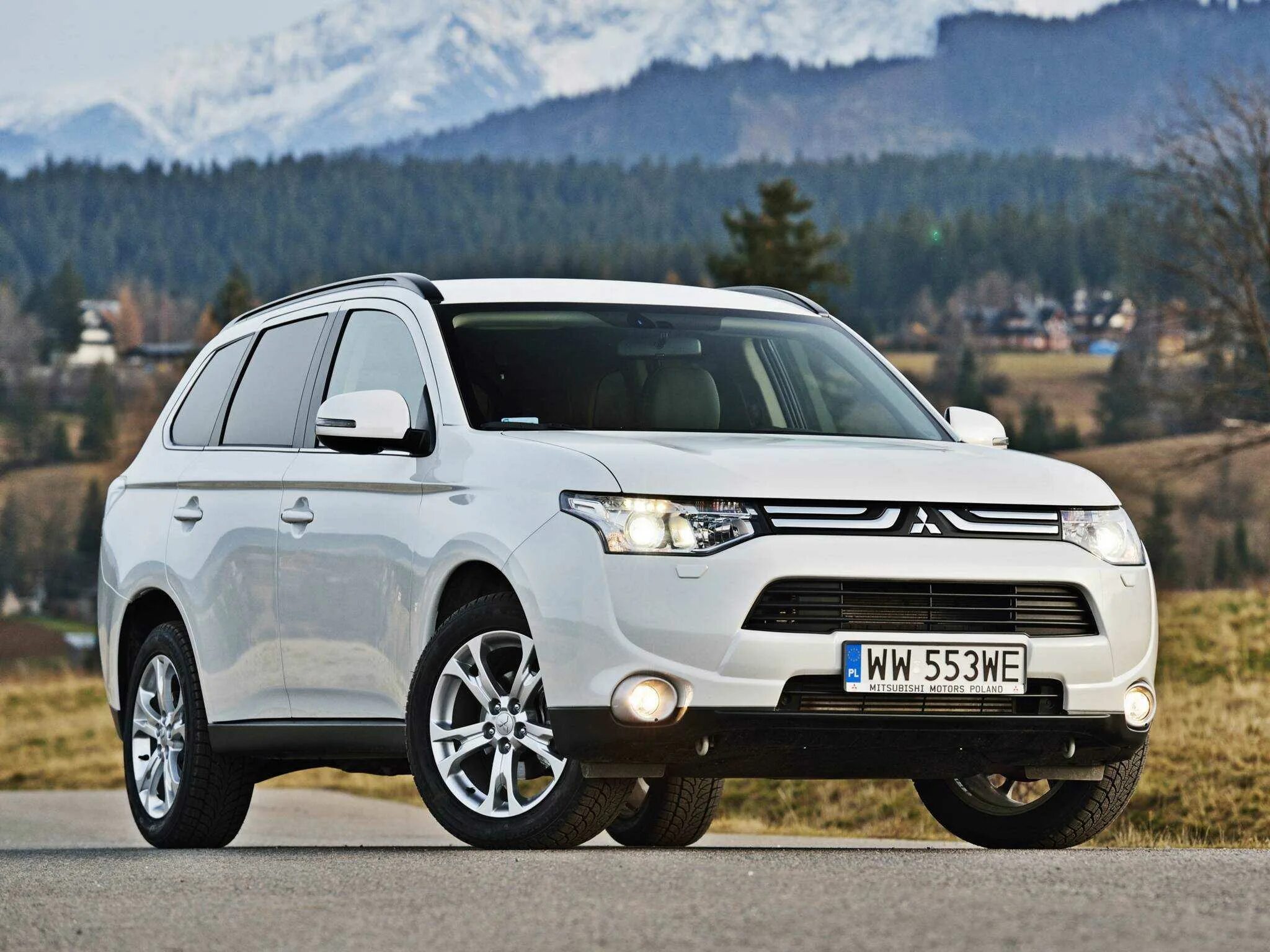 Сколько стоит мицубиси аутлендер. Mitsubishi Outlander. Машина Митсубиси Аутлендер. Митсубиси Аутлендер 5. Оутлен Митсубиси Аутлендер.