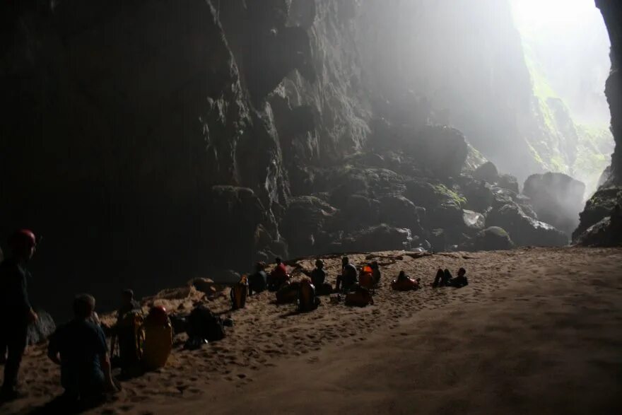 Caves adventures. Hang son Doong - пещера горной реки. Esa Ala пещера. Пещера в Лаосе Шондонг. Шондонг (hang son Doong) - самая большая пещера в мире, Вьетнам фото - 1920x1080.