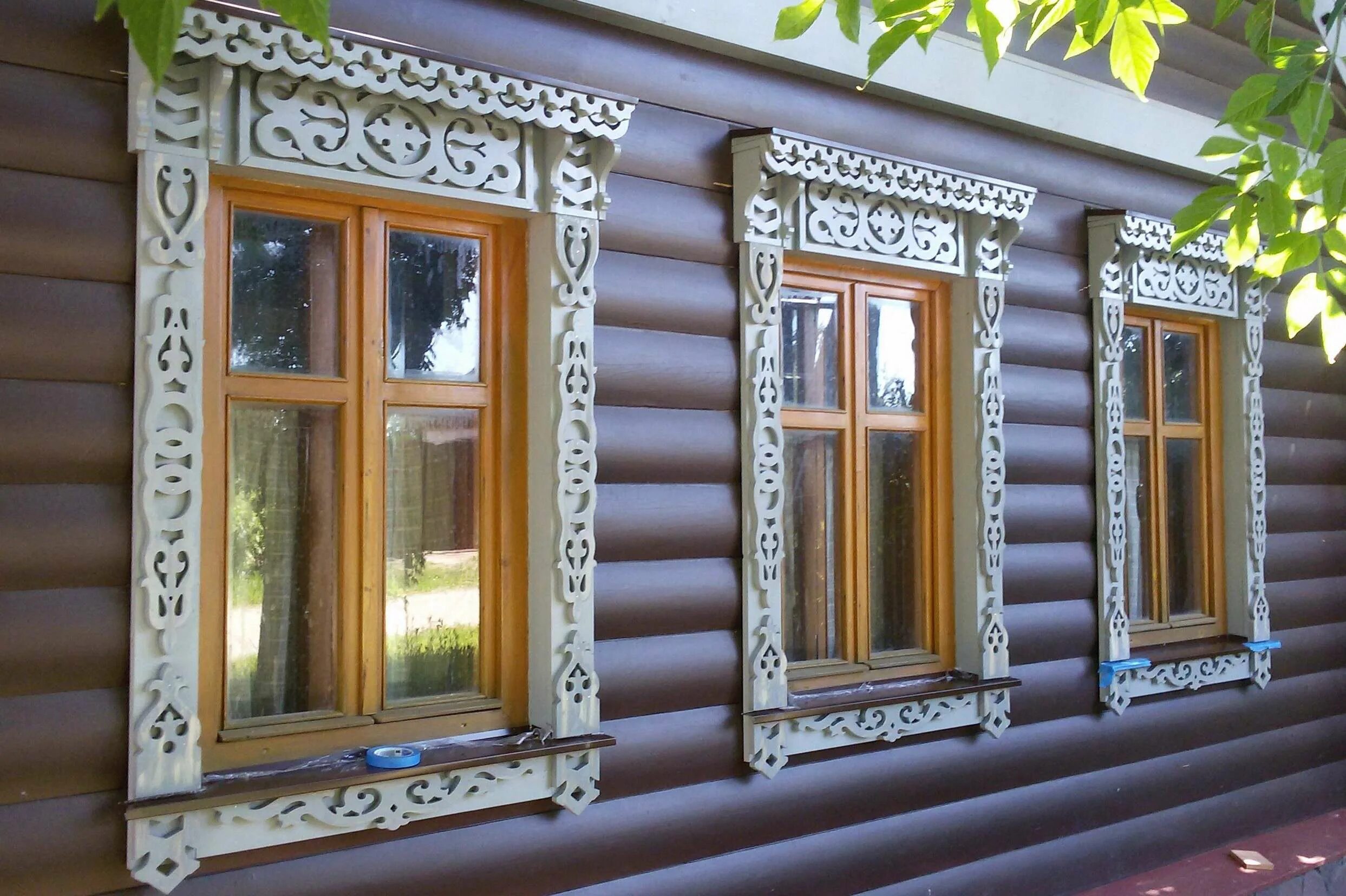 Наличники на окна кирпичного дома
