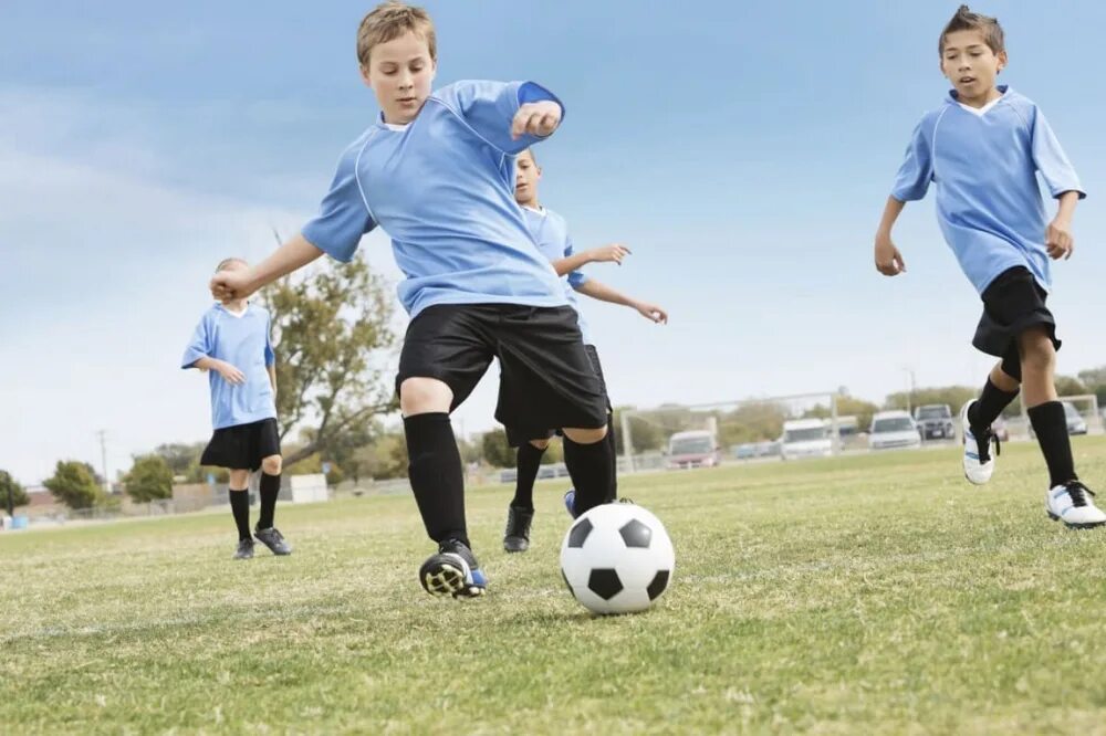 Peter started to play football because. Футбол дети. Дети играющие в футбол. Мальчик футболист. Мальчик с футбольным мячом.