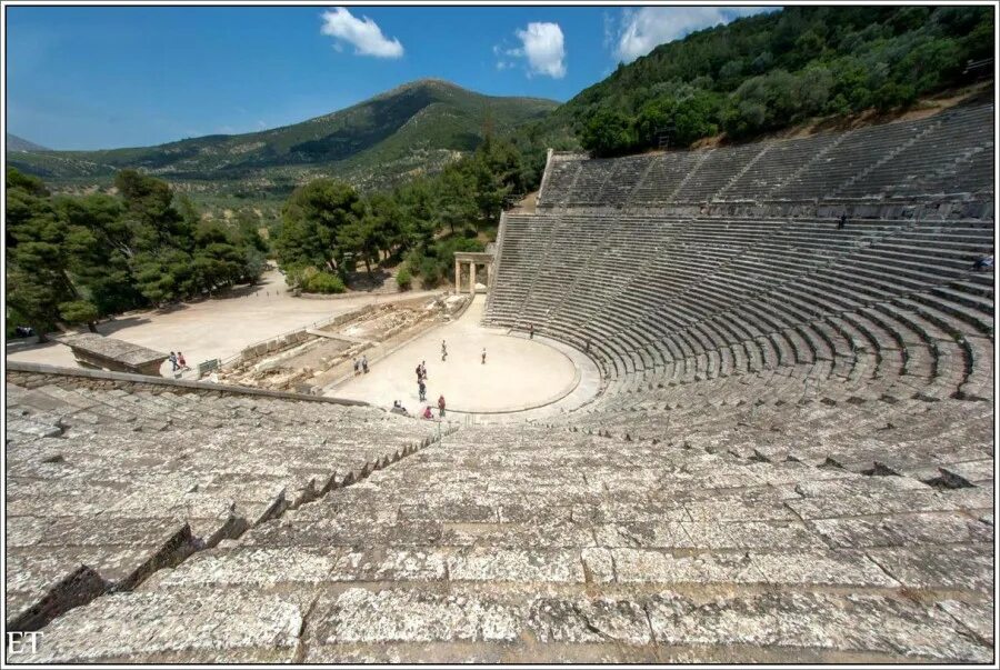 Театр древней Греции орхестра. Театр в Эпидавре орхестра. Орхестра в древней Греции.