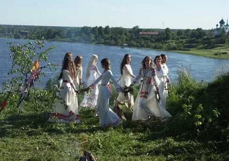 Прозрачные русалки остановили свой хоровод над рекою