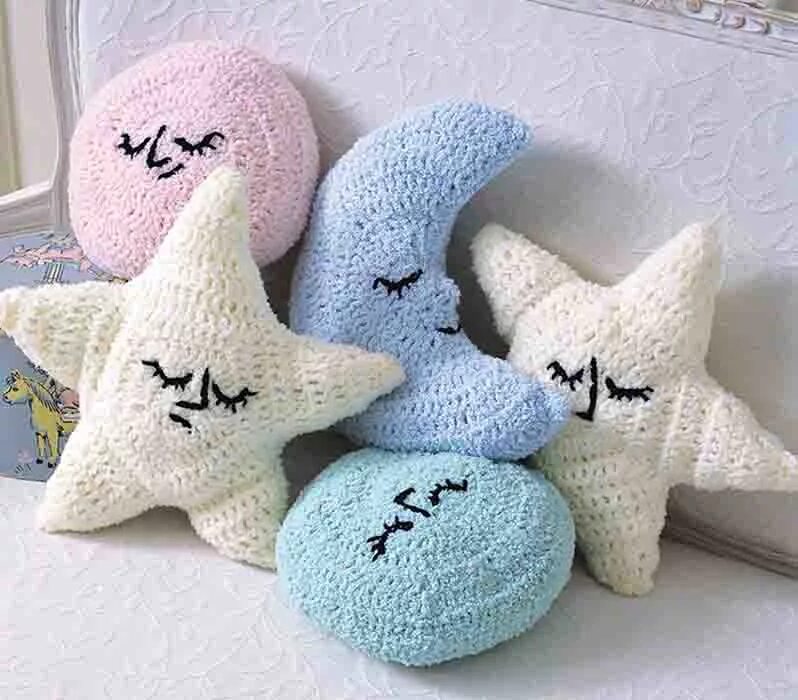 схема вязания месяца крючком. полумесяц крючком амигуруми. вязаная подушка луна. вязаный полумесяц. вяжем месяц крючком.