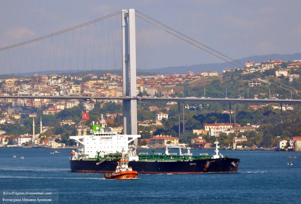 Пролив босфор океан. Стамбул пролив Босфор. Стамбул пролив Дарданеллы. Босфор и Дарданеллы мост. Пролив Босфор Европа и Азия.