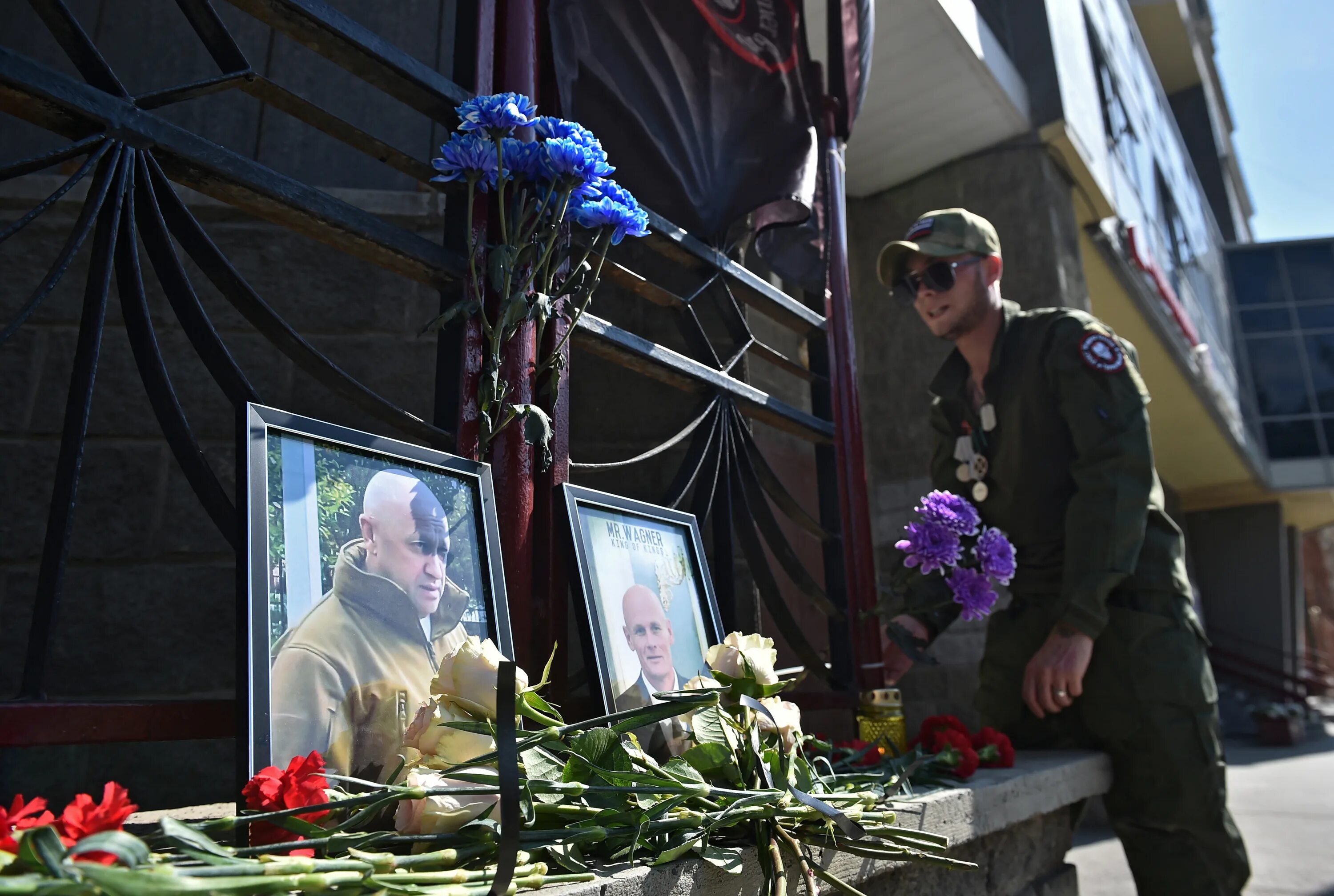 Вагнер родственники погибших. Могила Уткина Вагнер. Похороны Пригожина Вагнер.